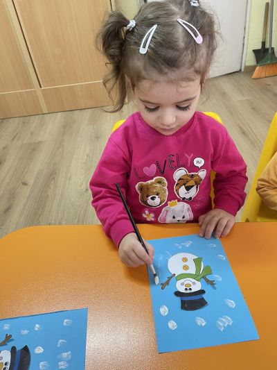 Изработване на картички - ДГ Пролет - Дъбница