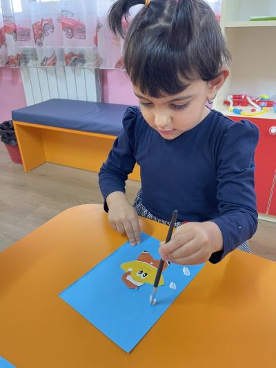 Изработване на картички - ДГ Пролет - Дъбница