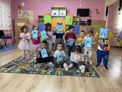 Изработване на картички - ДГ Пролет - Дъбница